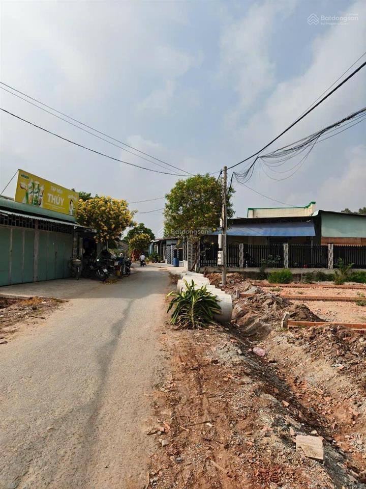 Cần bán lô góc hai mặt tiền đường nhựa kinh doanh buôn bán (180m2) giá 1tỷ2. đường huỳnh thị hương