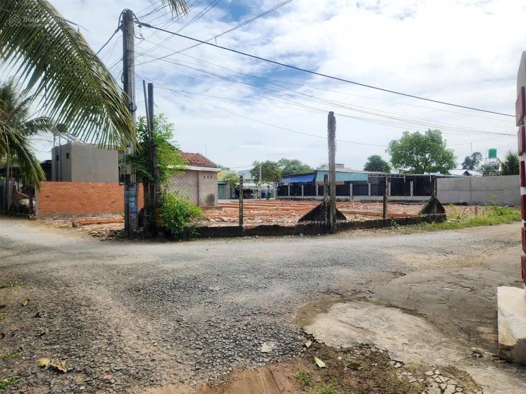Cần bán lô góc hai mặt tiền đường nhựa kinh doanh buôn bán (180m2) giá 1tỷ2. đường huỳnh thị hương