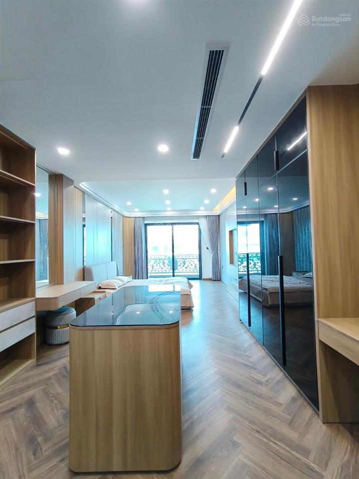Hàng hiếm tại lạc long quân, 18 tỷ, 46m2, 4pn, 5wc, 7 tầng , ngõ oto vào nhà .