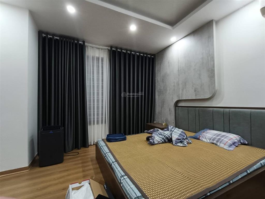 Siêu phẩm thái hà  lõi đống đa  8 tầng thang máy full nội thất  oto đỗ gần  ngõ nông thoáng !