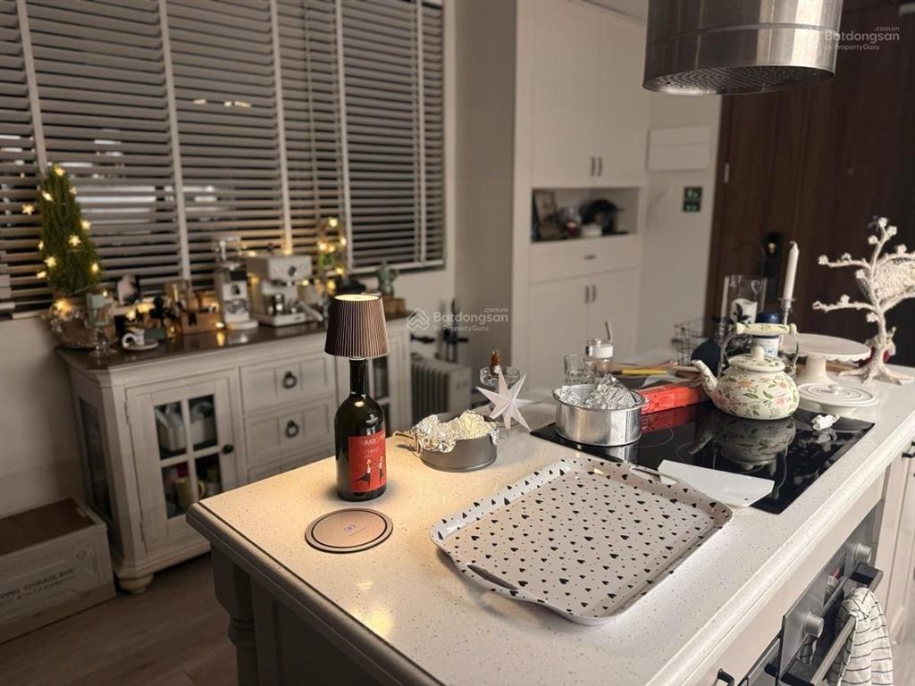 Chính chủ cần bán gấp toà văn phòng phố hoàng cầu vip đống đangõ nông 5m ra phố giá siêu đầu tư!