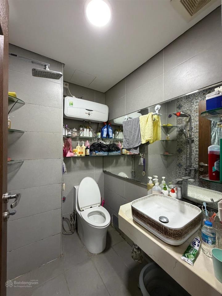 Chính chủ cần bán nhà đội cấn  nhà 5 tầng dân xây  full nội thất xịn  gần phố !