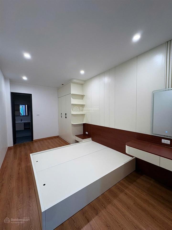 Vip giảng võ  5 tầng thang máy  giáp ba đình  vài bước ra phố vô vàn tiện ích!