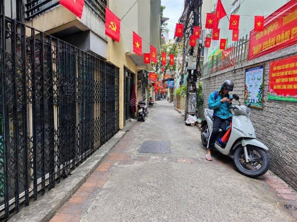 Bán nhà ngọc hà ba đình  nhà dân xây kcbt ô chờ thang máy nội thất gỗ lim xịn sò !