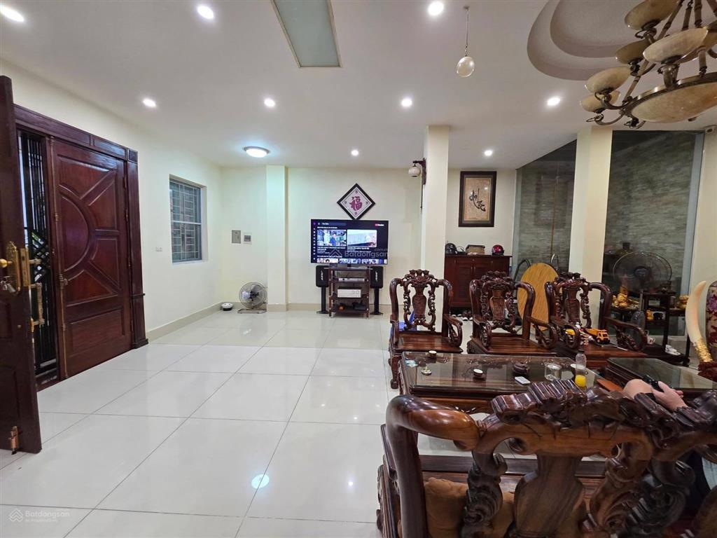 Bán nhà ngọc hà ba đình  nhà dân xây kcbt ô chờ thang máy nội thất gỗ lim xịn sò !