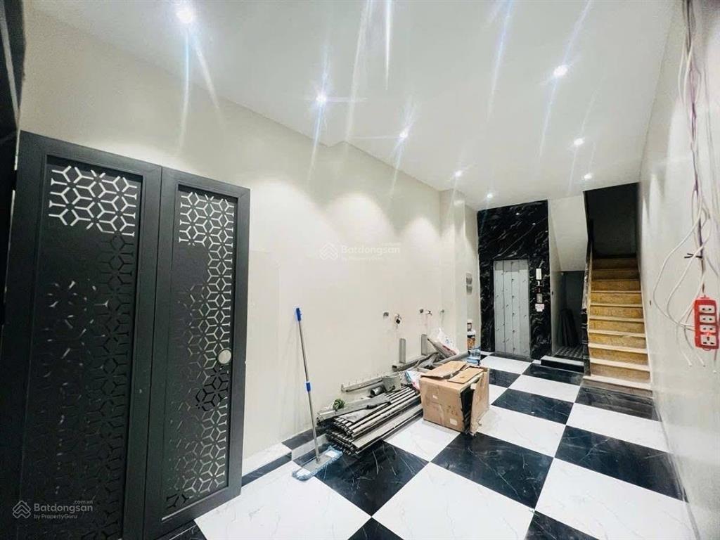 Hàng hiếm! vip đống đa  32m 6 tầng thang máy  nhà mới  gần phố  nhỉnh 8 tỷ!