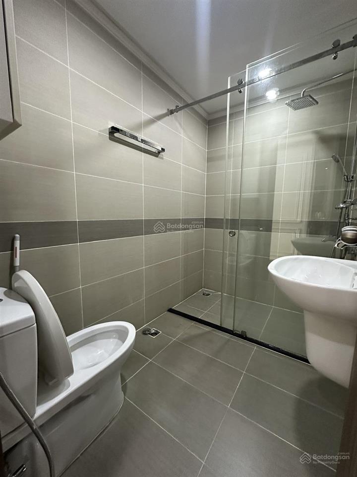 Chính chủ  bán căn 2 phòng  nội thất cao cấp  mới như hình  view nam, 5.3 tỷ, sẵn hđ thuê