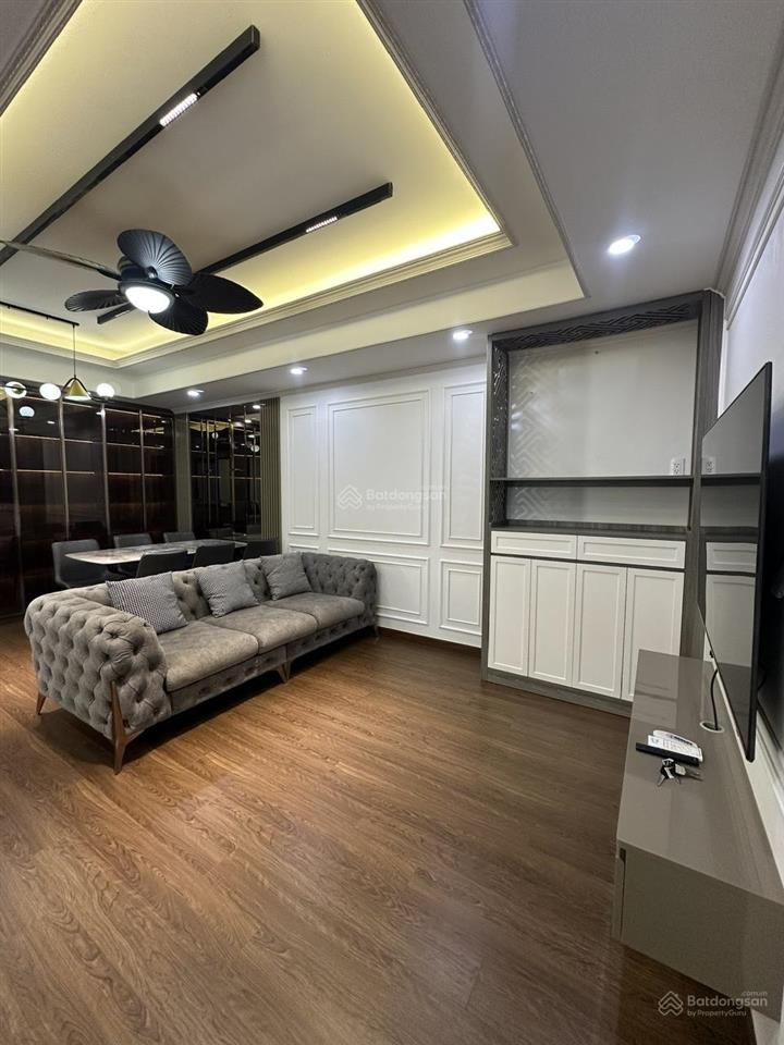 Chính chủ  bán căn 2 phòng  nội thất cao cấp  mới như hình  view nam, 5.3 tỷ, sẵn hđ thuê