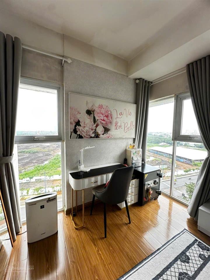 Chính chủ bán căn lầu 10, căn góc, view thoáng đẹp, 2 phòng, giá 3.9 tỷ thương lượng