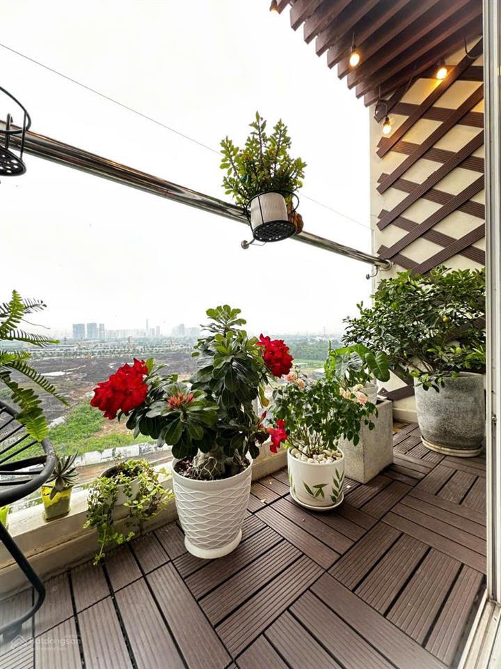 Chính chủ bán căn lầu 10, căn góc, view thoáng đẹp, 2 phòng, giá 3.9 tỷ thương lượng
