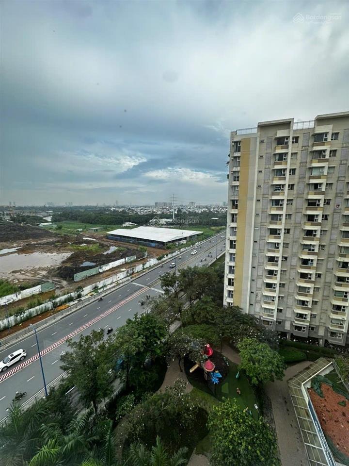 Chính chủ bán căn lầu 10, căn góc, view thoáng đẹp, 2 phòng, giá 3.9 tỷ thương lượng
