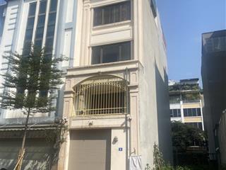 Chính chủ cần tiền bán gấp mảnh đất 140m2, mt 6,8m, việt hưng, gần trường, chợ