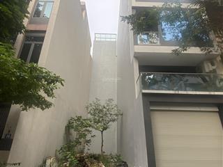 Gia đình cần bán gấp dt 68m2 đất, mt5m, việt hưng, gần trường học, chợ, cách một nhà ra đường 25m