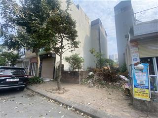 Chính chủ cần tiền bán gấp mảnh đất 71m2, phố việt hưng, gần trường, chợ