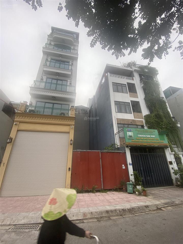Chính chủ cần tiền bán gấp mảnh đất 66m2, mt4m7 phố việt hưng, gần trường, chợ