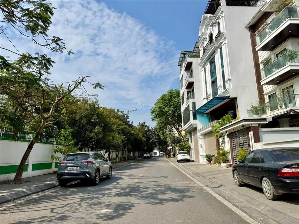 Hiếm nhà việt hưng 5 tầng, mt 7.5m, vị trí kinh doanh, gần công viên.