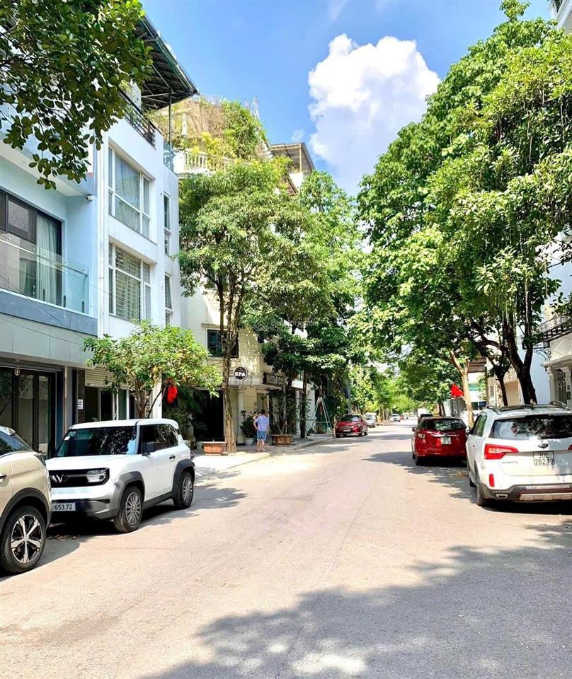 Ô tô, lô góc, trung tâm phố việt hưng dt 48m2, gần trường, chợ, công viên.