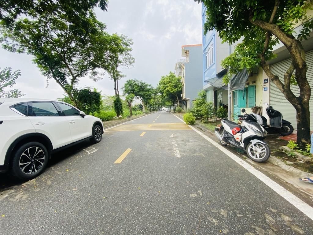 Bán đất phân lô việt hưng 90m2 lô góc gần công viên, trường, chợ, đường vỉa hè 12m