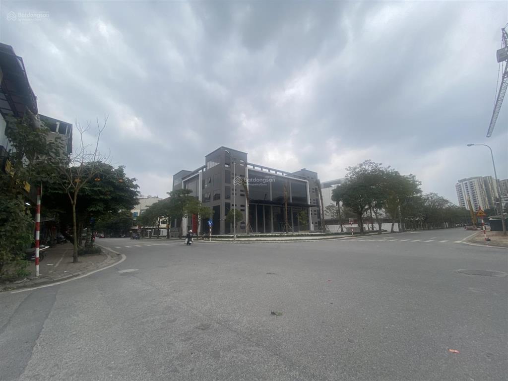 Chính chủ bán gấp dt 100m2 đất, mt 5m phố phạm khắc quảng, gần trường học, công viên, hồ điều hòa