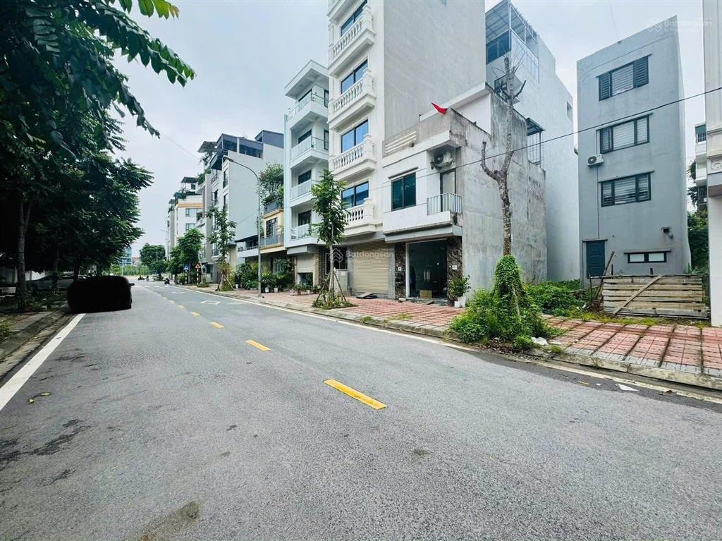 Chính chủ cần bán gấp 90m2 đất lô góc việt hưng , gần công viên, trường, chợ, vinhomes