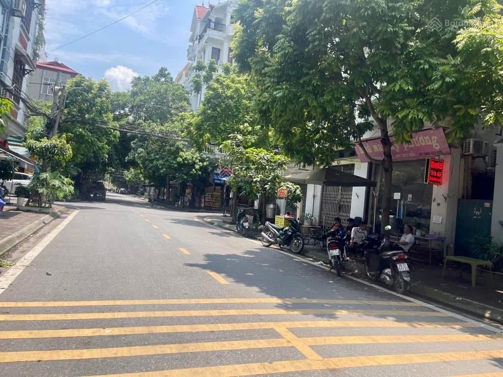 Chính chủ cần bán gấp 90m2 đất lô góc việt hưng , gần công viên, trường, chợ, vinhomes