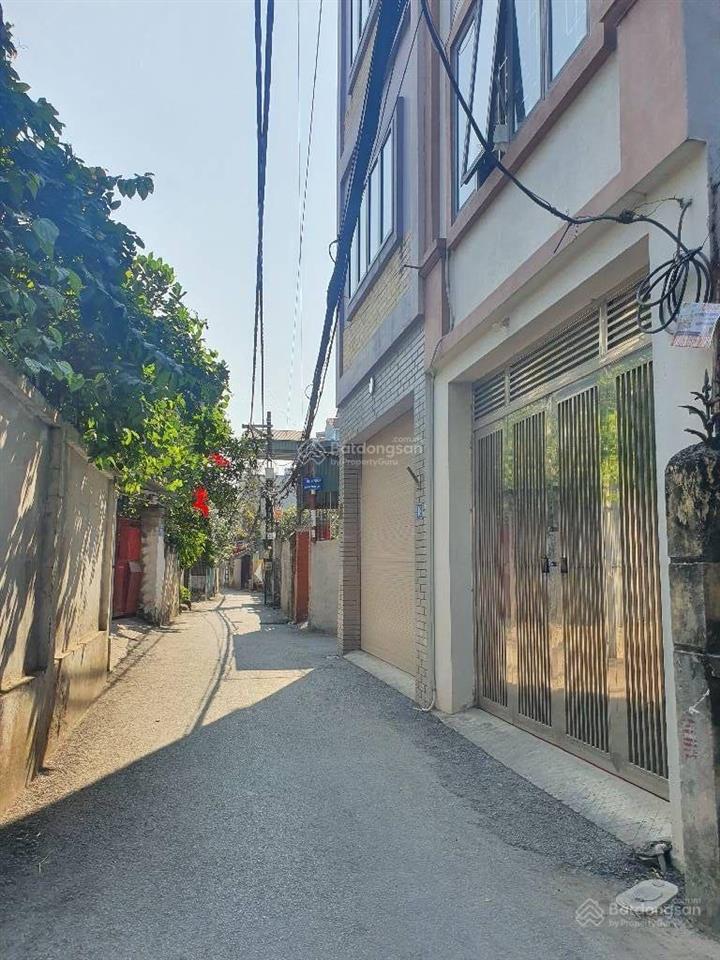 Cần bán gấp nhà phúc lợi dt 80m2, 3 tầng, ô tô vào nhà, gần trường, chợ, vinhomes