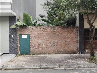 Chính chủ cần tiền bán gấp mảnh đất 66m2, mt4m7 phố việt hưng, gần trường, chợ
