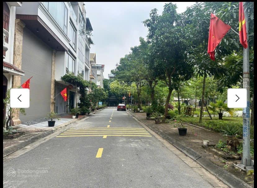 Chính chủ bán nhà phân lô việt hưng dt 75m2, 5 tầng, mt 5m, nhìn công viên, ở sướng