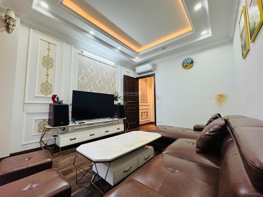 Cần bán gấp nhà tái định cư giang biên  việt hưng dt 45m², 5 tầng, đường 12m, nhìn công viên