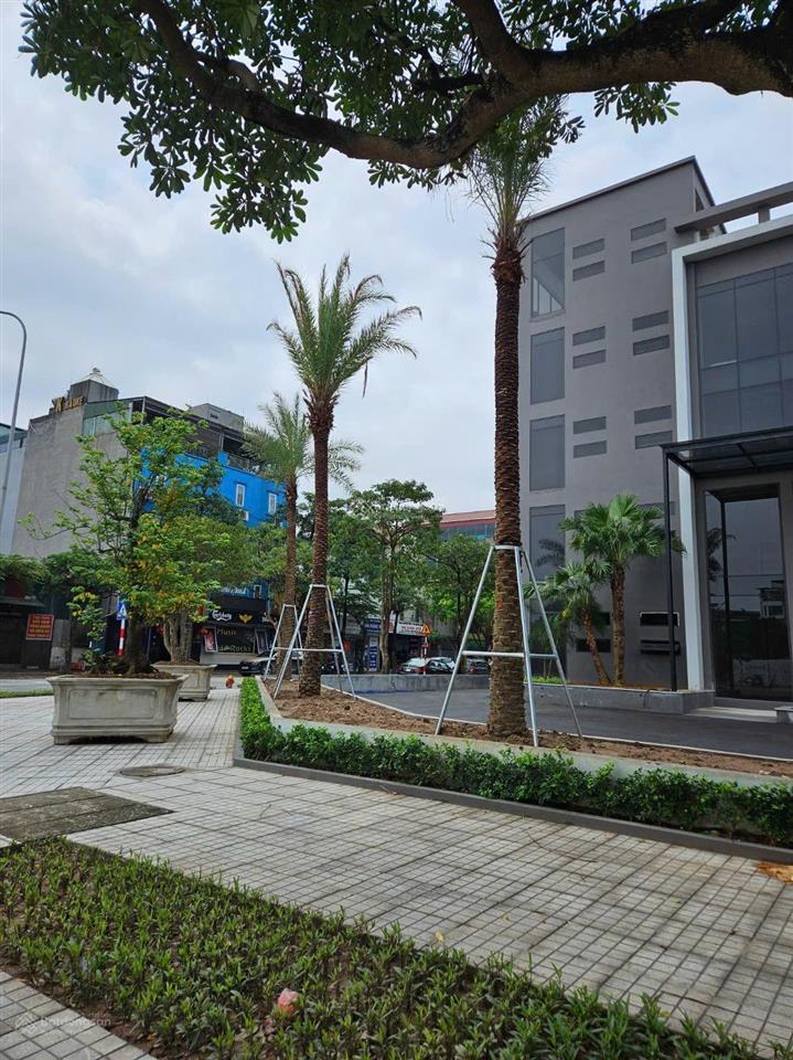Chính chủ bán nhà việt hưng dt 79, 5 tầng, mt 5m, nhìn công viên, ở sướng