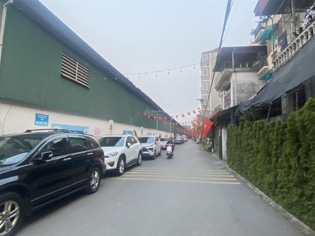 Chính chủ cần gửi bán gấp mảnh đất việt hưng dt 65m, mt 5m gần đường 25m,ô tô,trường,chợ, công viên