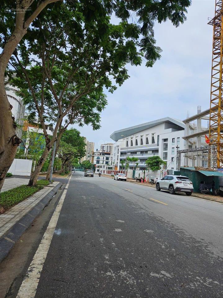 Chính chủ bán nhà việt hưng dt 79, 5 tầng, mt 5m, nhìn công viên, ở sướng