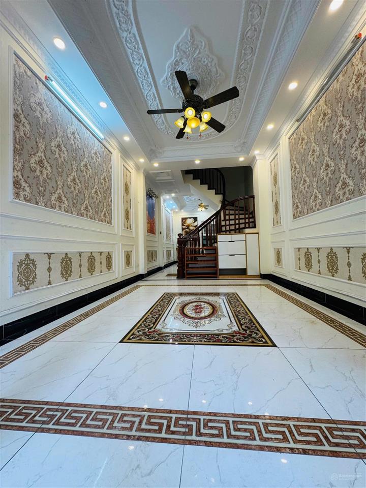Cần bán gấp nhà tái định cư giang biên  việt hưng dt 45m², 5 tầng, đường 12m, nhìn công viên