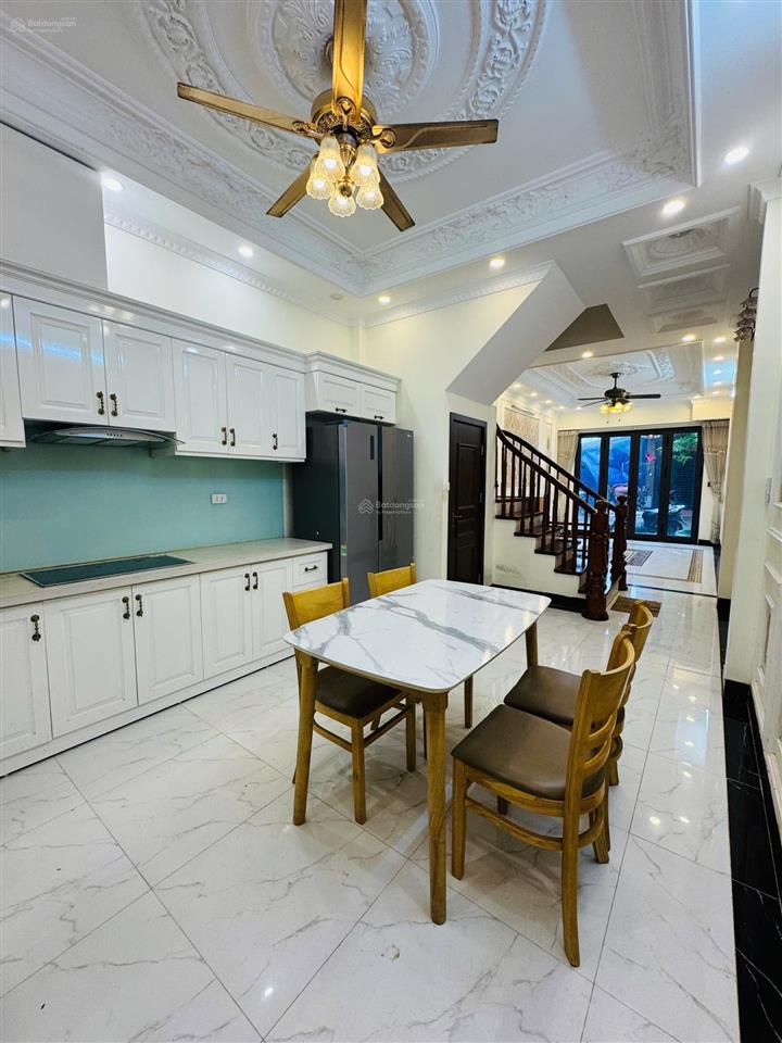 Cần bán gấp nhà tái định cư giang biên  việt hưng dt 45m², 5 tầng, đường 12m, nhìn công viên