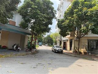 Chính chủ cần bán gấp mảnh đất việt hưng dt 152m2, mt 7.6m, ô tô, gần trường, chợ, công viên