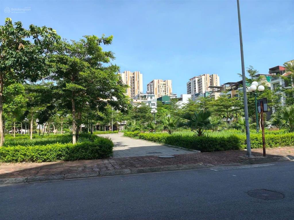 Bán gấp 60m đất tđc giang biên  việt hưng, gần trường học, công viên, hồ điều hoà, vinhomes