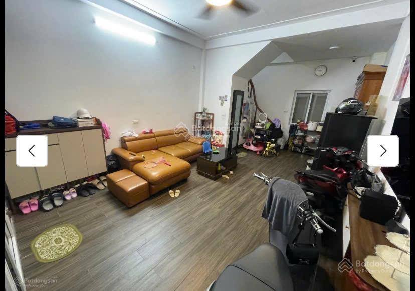 Chính chủ cần bán gấp nhà phúc lợi dt 80m2, 5 tầng, ô tô vào nhà, gần trường, chợ, vinhomes