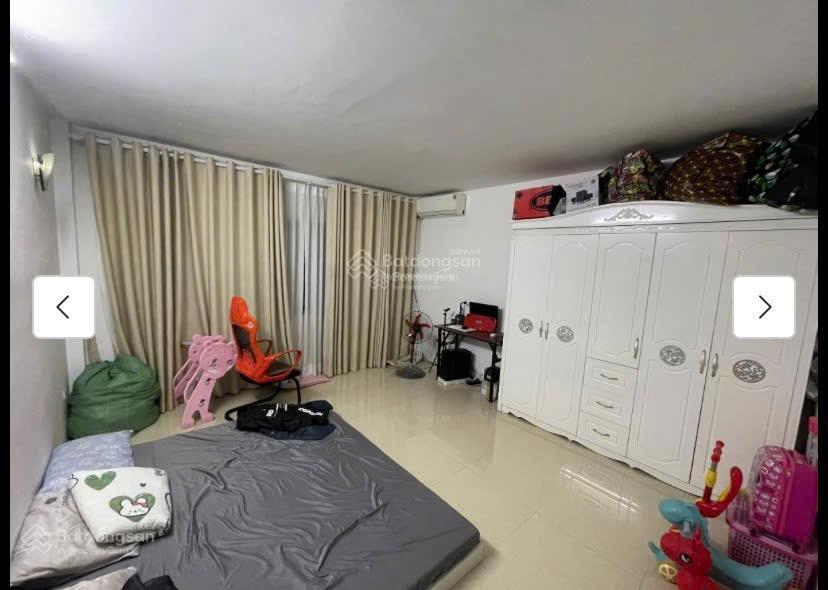 Chính chủ cần bán gấp nhà phúc lợi dt 80m2, 5 tầng, ô tô vào nhà, gần trường, chợ, vinhomes