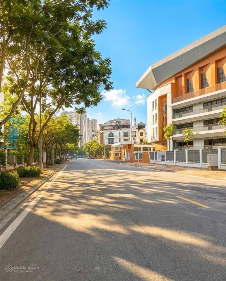 Đấu giá việt hưng dt 82m2, 5 tầng, mt 5m, khu dân trí cao, gần vinhomes