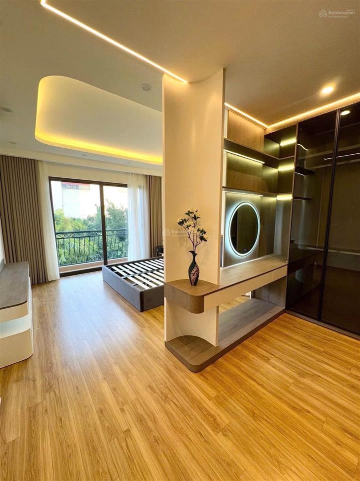 Cần bán gấp nhà việt hưng dt 58m2, 7 tầng thang máy, full nội thất, gần trường, công viên, vinhomes
