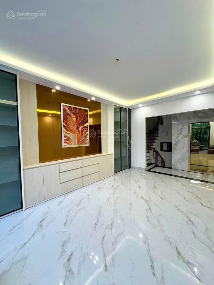 Cần bán gấp nhà việt hưng dt 58m2, 7 tầng thang máy, full nội thất, gần trường, công viên, vinhomes