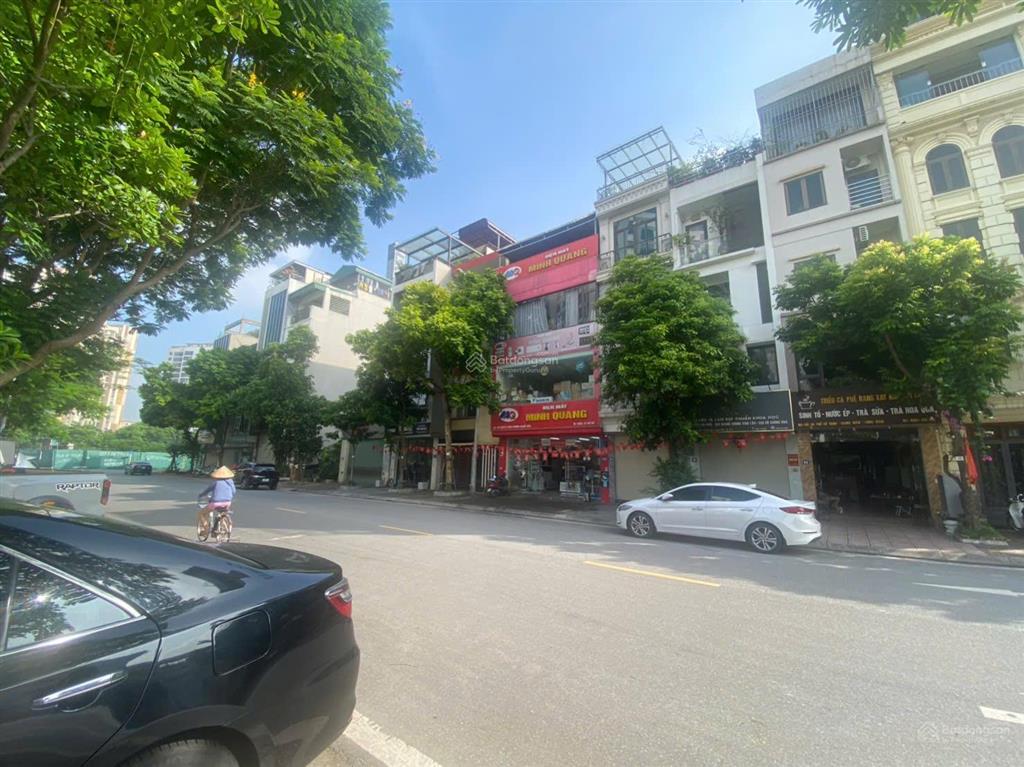 Bán gấp 60m đất tđc giang biên  việt hưng, gần trường học, công viên, hồ điều hoà, vinhomes