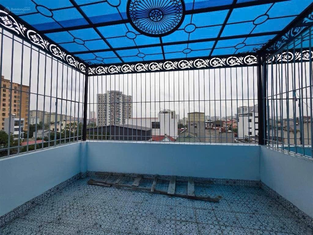 Cần bán gấp nhà 5 tầng, 45m2, gần ô tô, trường, công viên, chợ.