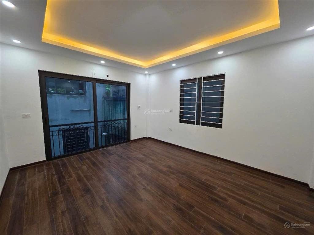 Cần bán gấp nhà 5 tầng, 45m2, gần ô tô, trường, công viên, chợ.