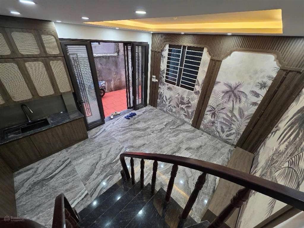 Cần bán gấp nhà 5 tầng, 45m2, gần ô tô, trường, công viên, chợ.