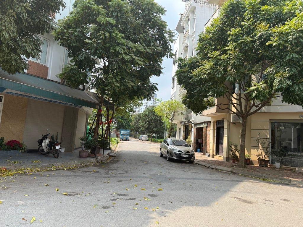 Bán gấp mảnh đất việt hưng dt 152m2, mt 7.6m, ô tô, gần trường, chợ, công viên