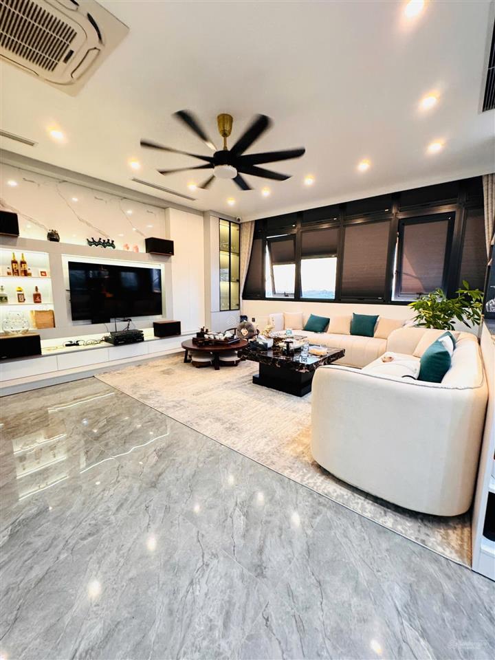 Bán nhà lô góc việt hưng dt 120m2, 6 tầng, mt 20m nhìn công viên, ở sướng, gần vinhomes