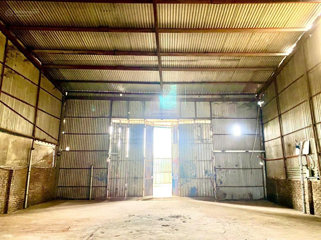 Cho thuê 385m2 kho xưởng gần kcn ngọc hồi, container đỗ, giá 25tr/th