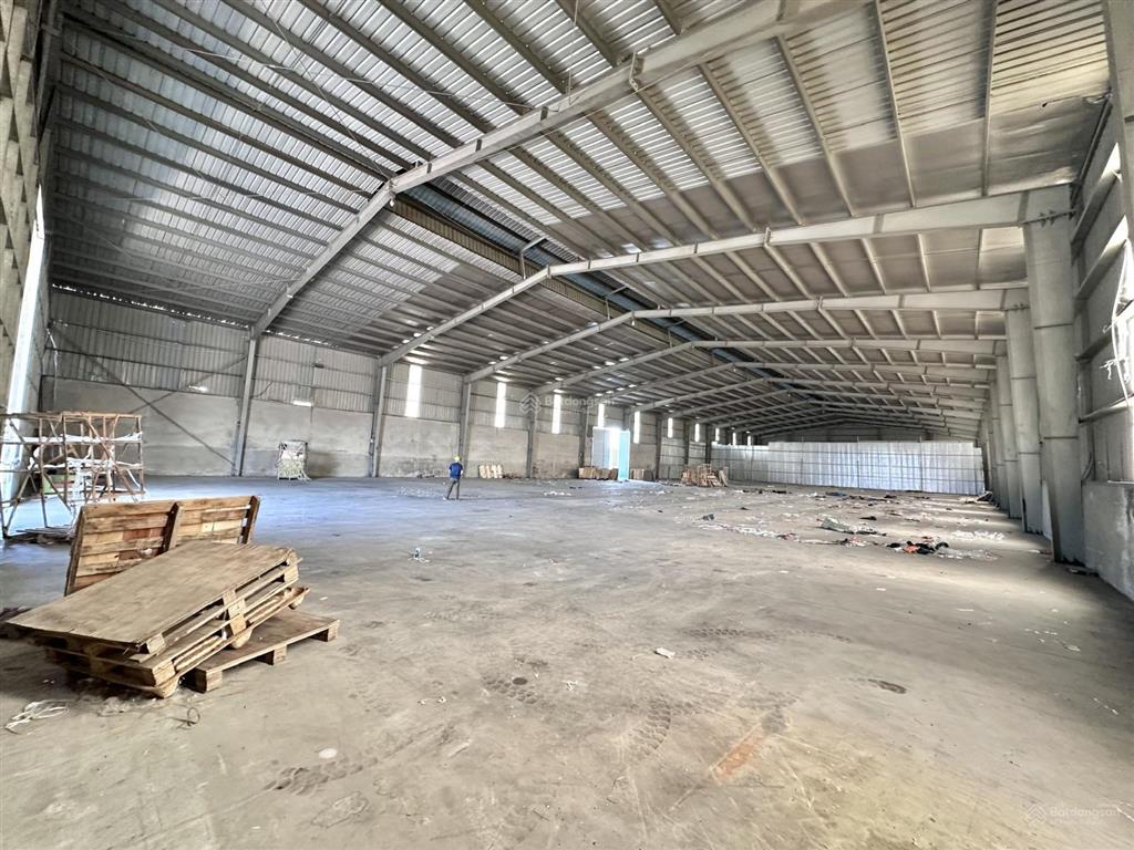 1050m2 kho xưởng khu vực cổ linh cần cho thuê, container ra vào, giá 145tr/th