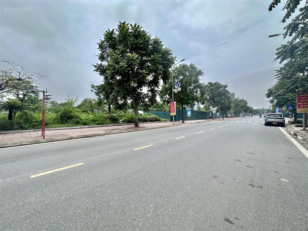 Cho thuê nhà xưởng khu vực cổ linh, dtsd 2050m, container đỗ, pccc tự động